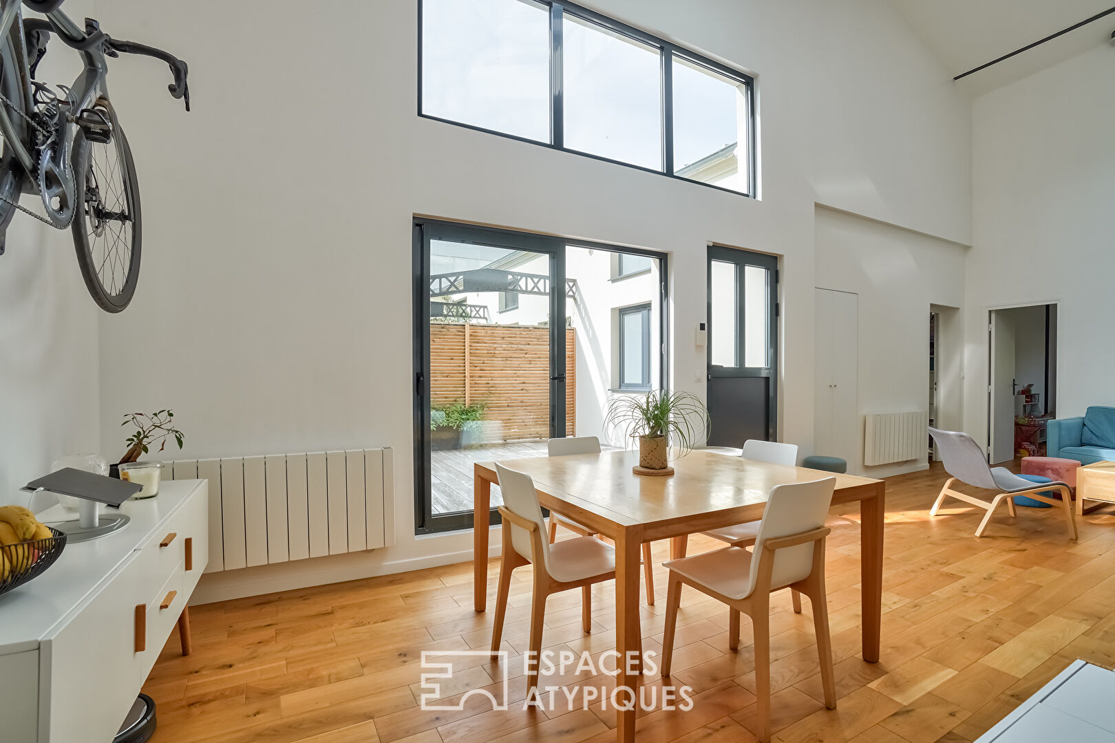 Loft with terrace at Courbevoie station