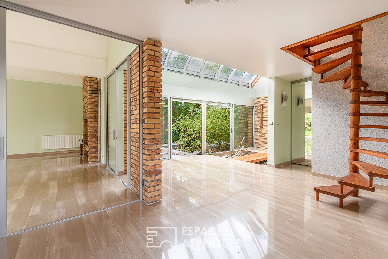 Maison d’architecte avec jardin paysagé dans la division Théry à Vaucresson