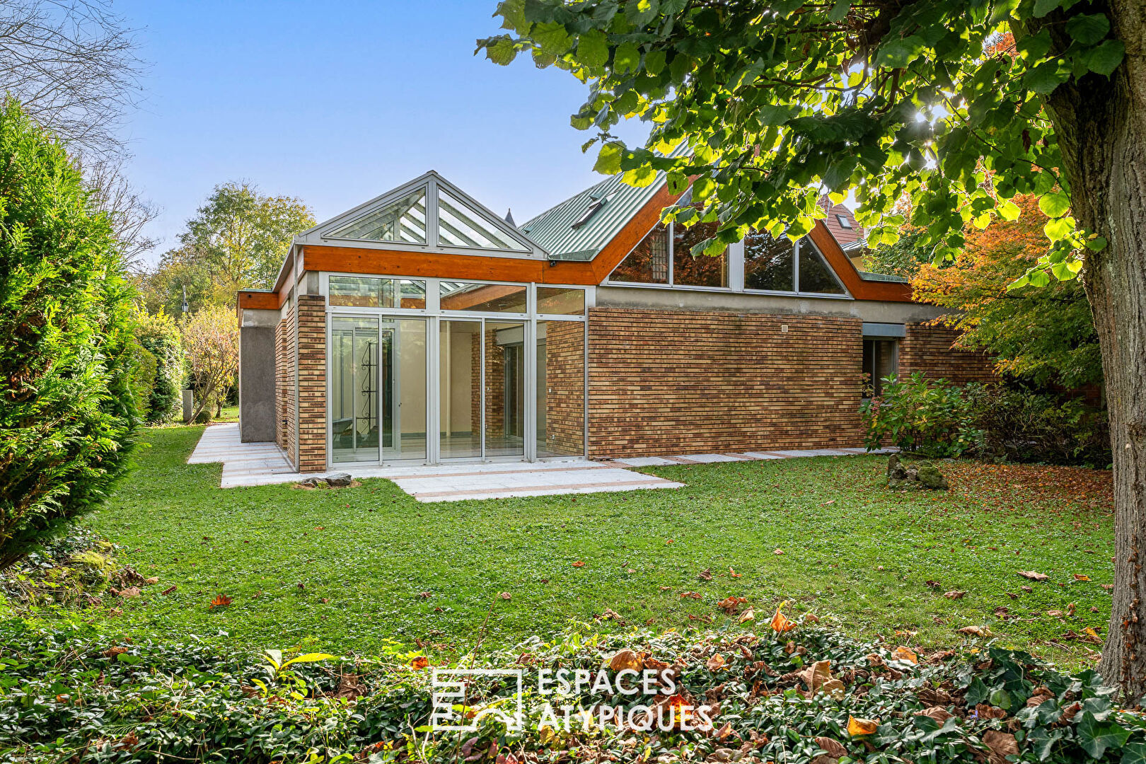 Maison d’architecte avec jardin paysagé dans la division Théry à Vaucresson