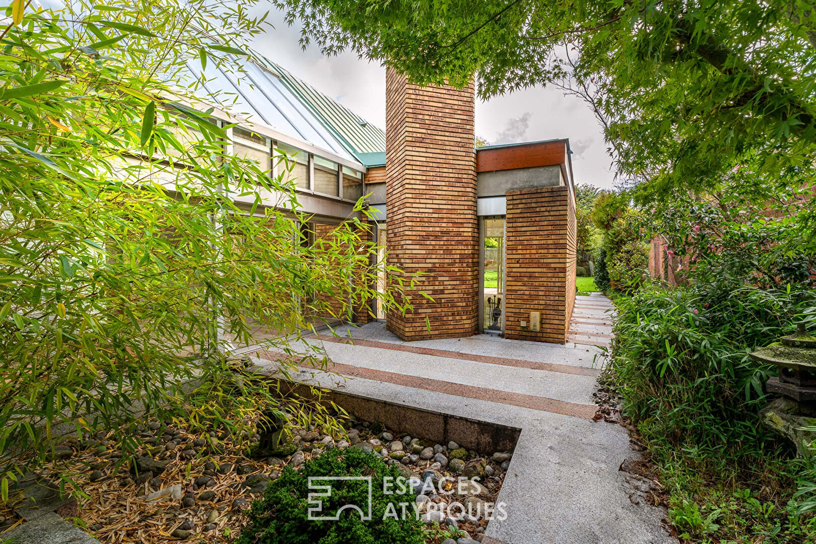 Maison d’architecte avec jardin paysagé dans la division Théry à Vaucresson