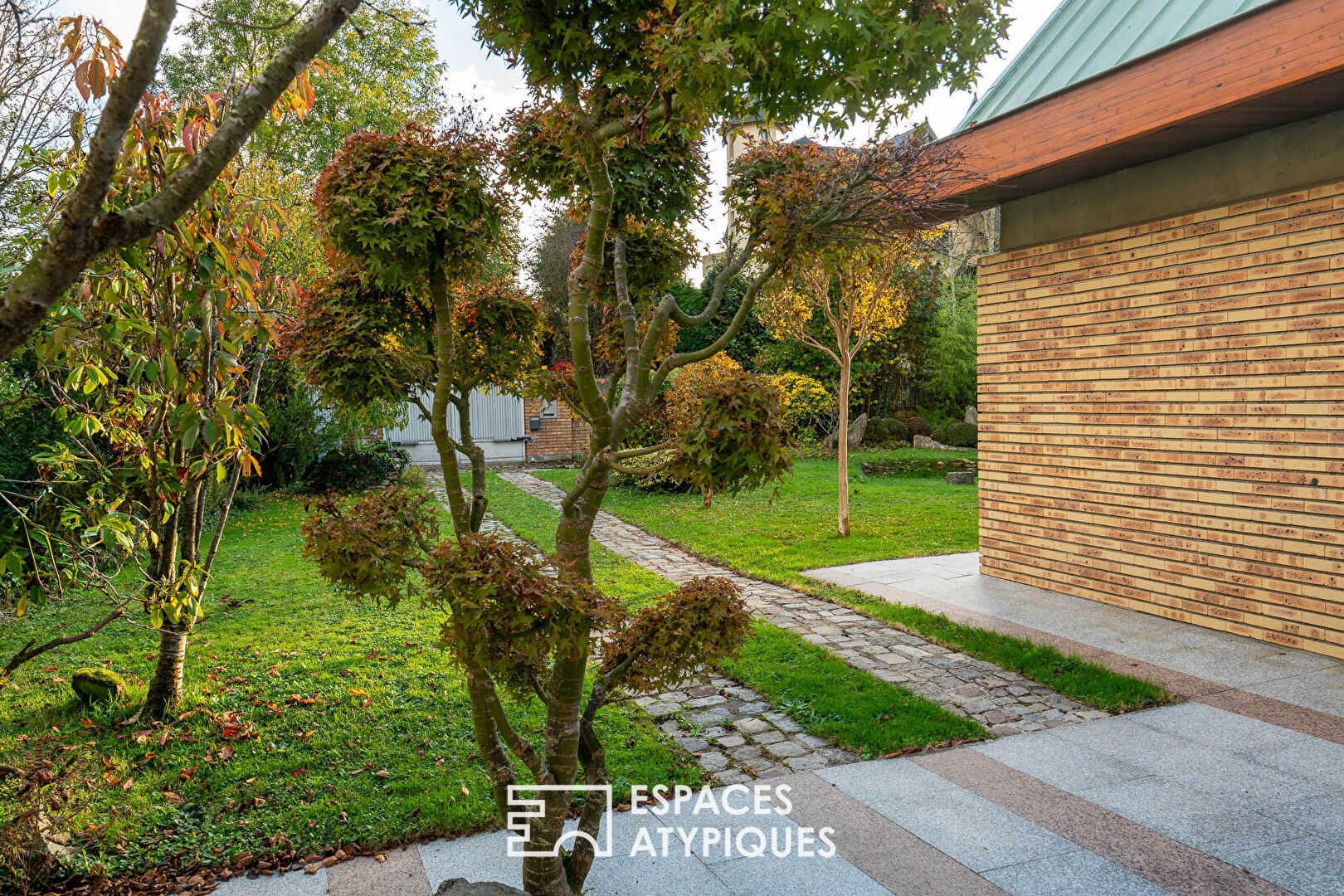 Maison d’architecte avec jardin paysagé dans la division Théry à Vaucresson