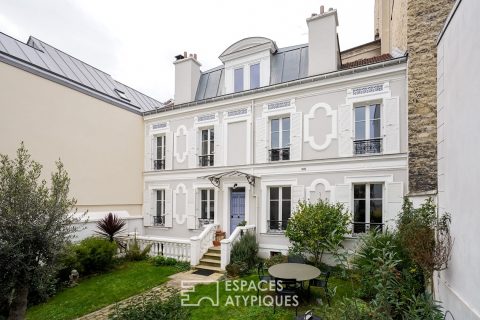 Napoleonic house in the heart of the town hall district