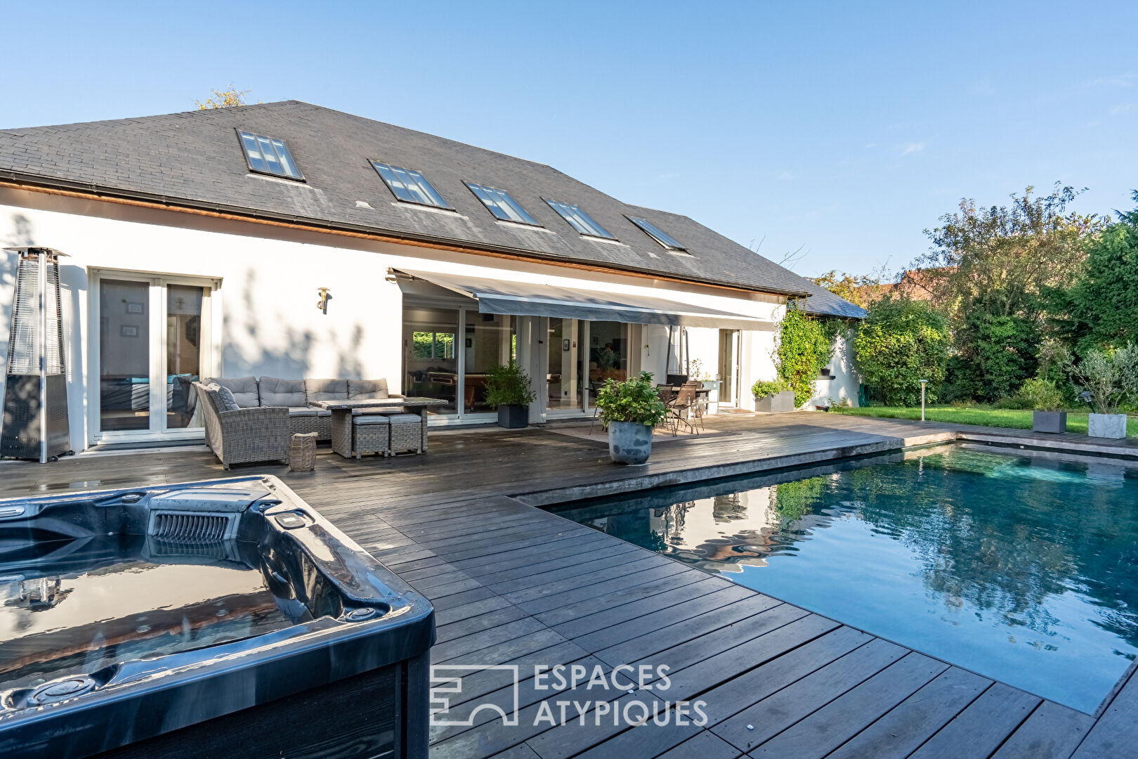 Maison d’architecte avec guest house et piscine à Saint-Cucufa