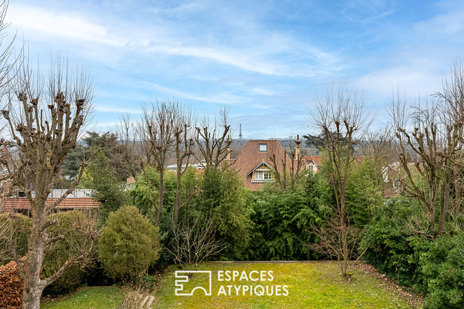 Un écrin de verdure contemporain à l’abri des regards, une vue imprenable sur Paris