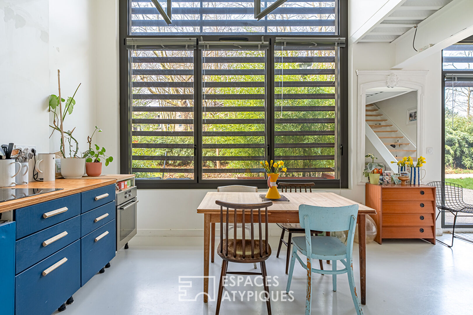 Former workshop transformed into a loft just a stone’s throw from the metro.