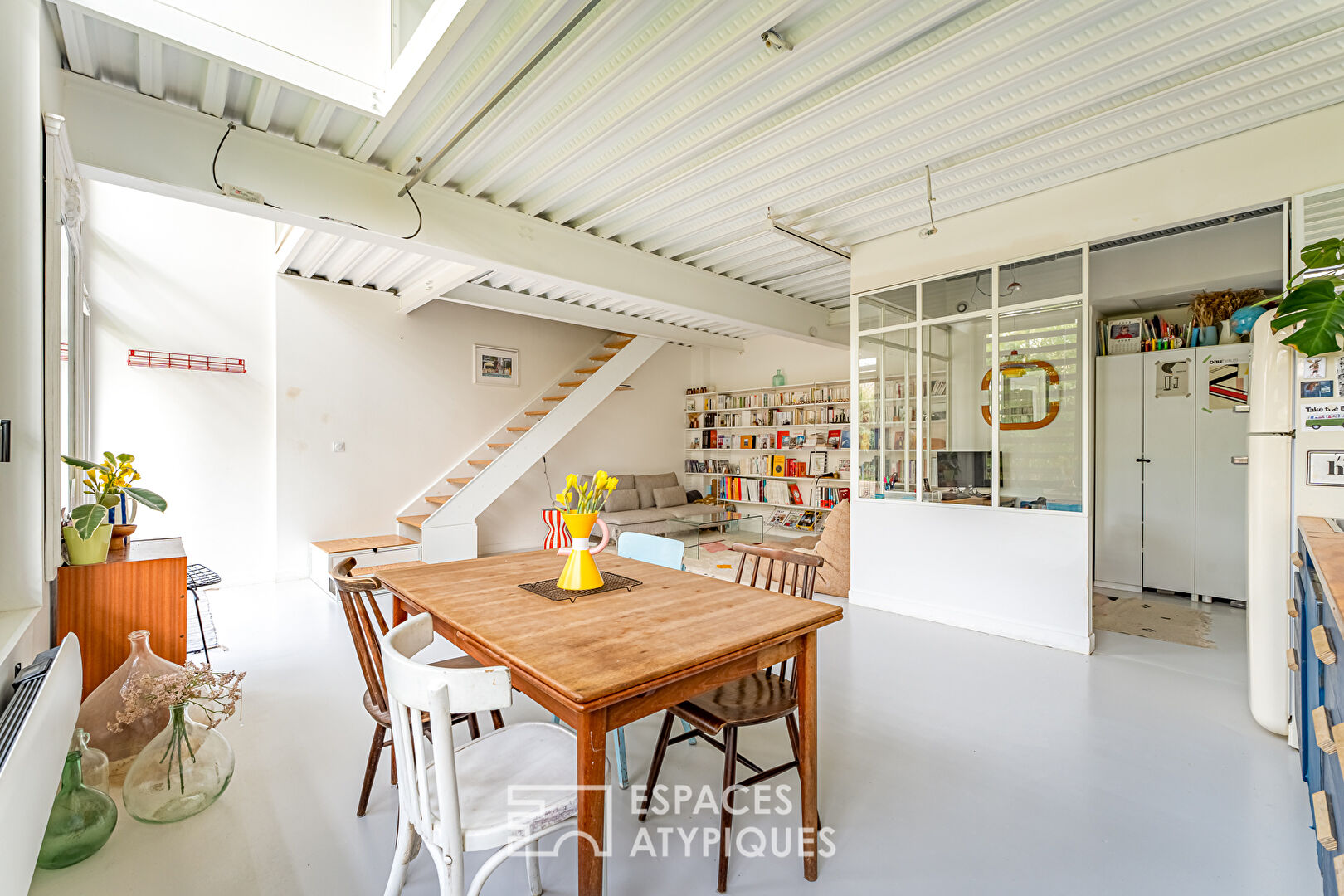 Ancien atelier transformé en loft à deux pas du métro.