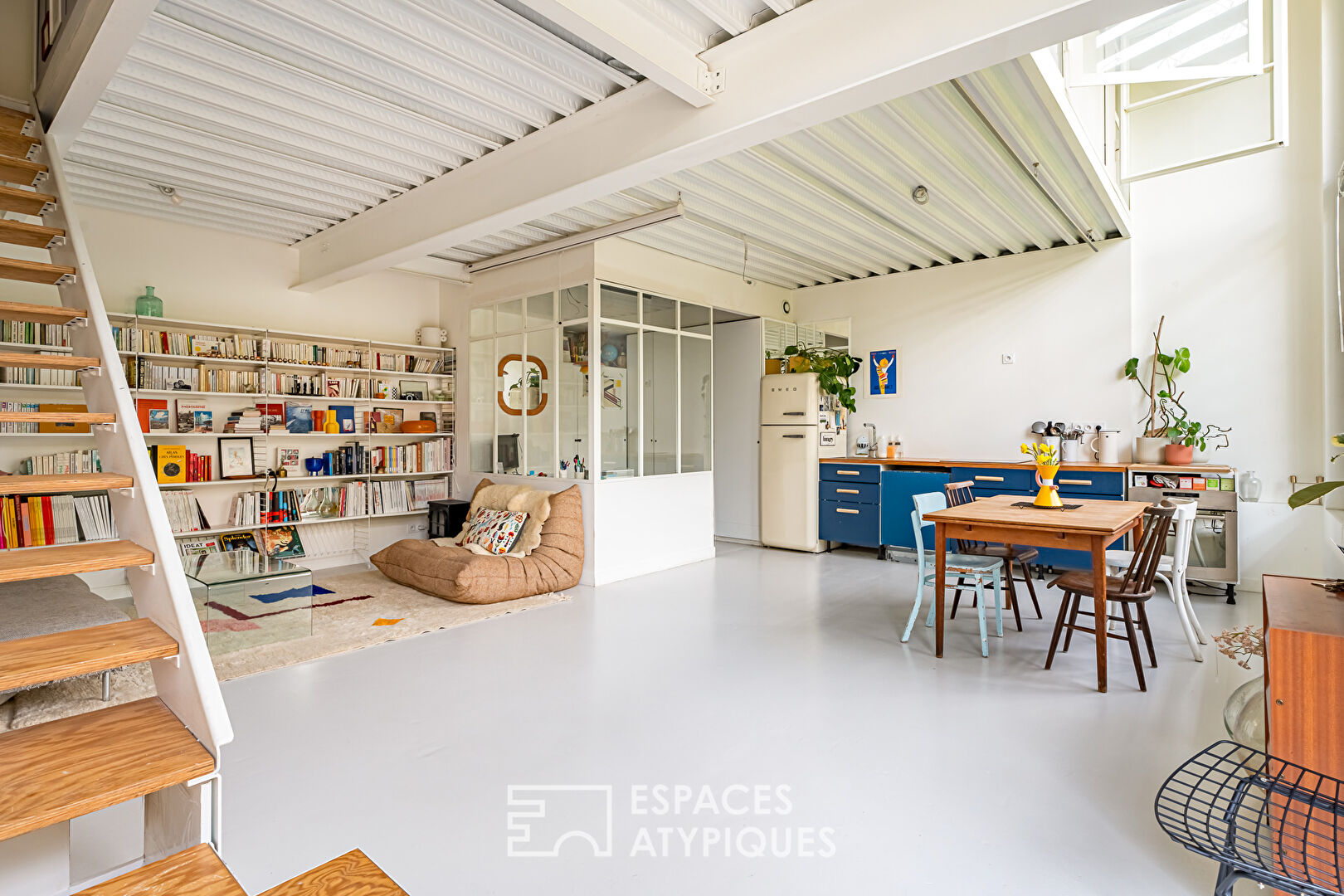 Ancien atelier transformé en loft à deux pas du métro.