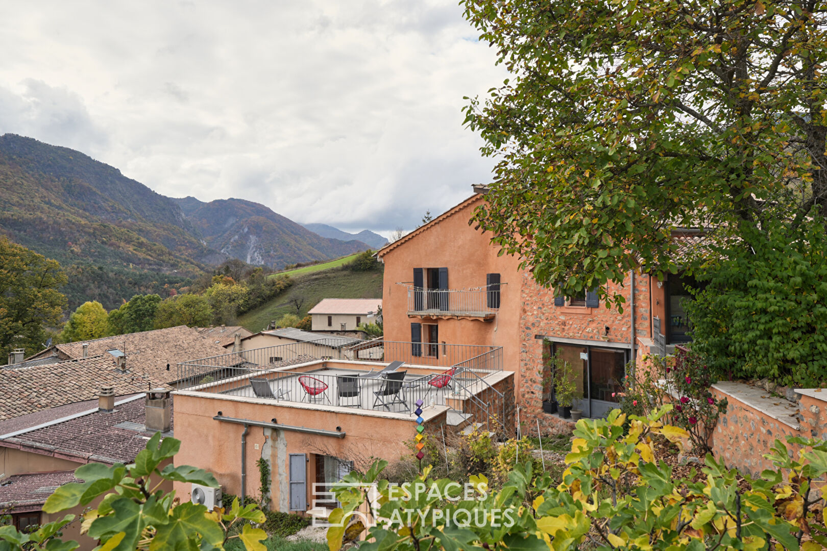 Maison de village avec vue panoramique et jardin