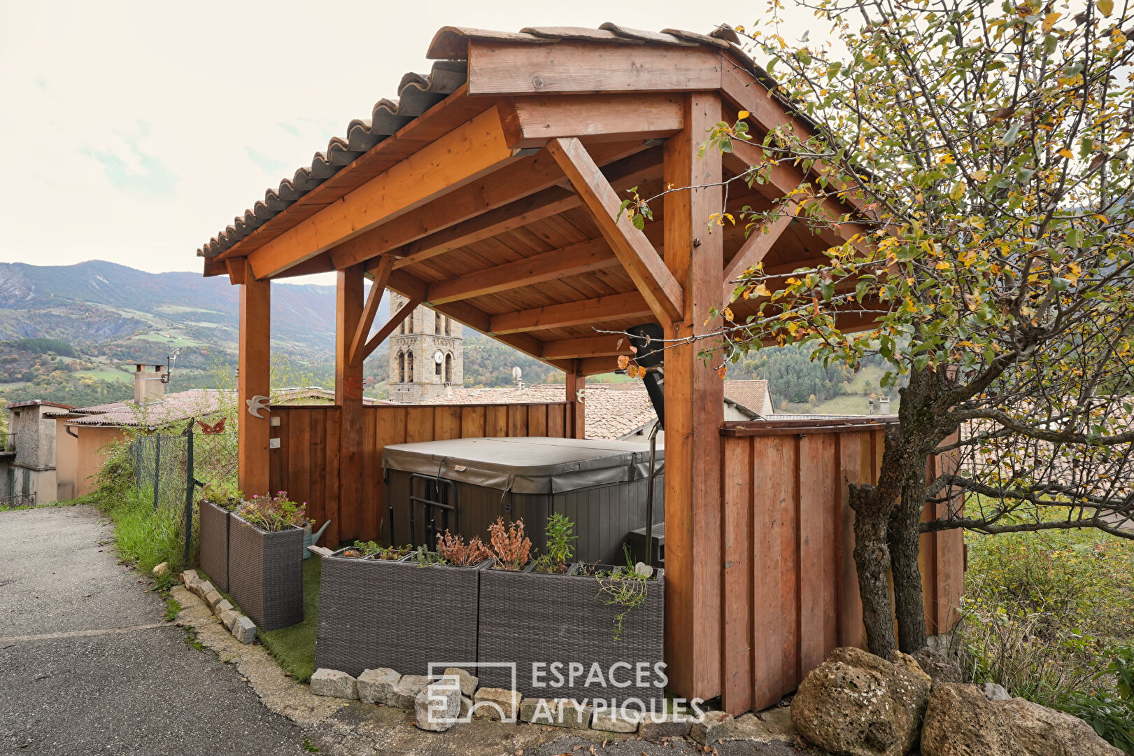 Maison de village avec vue panoramique et jardin