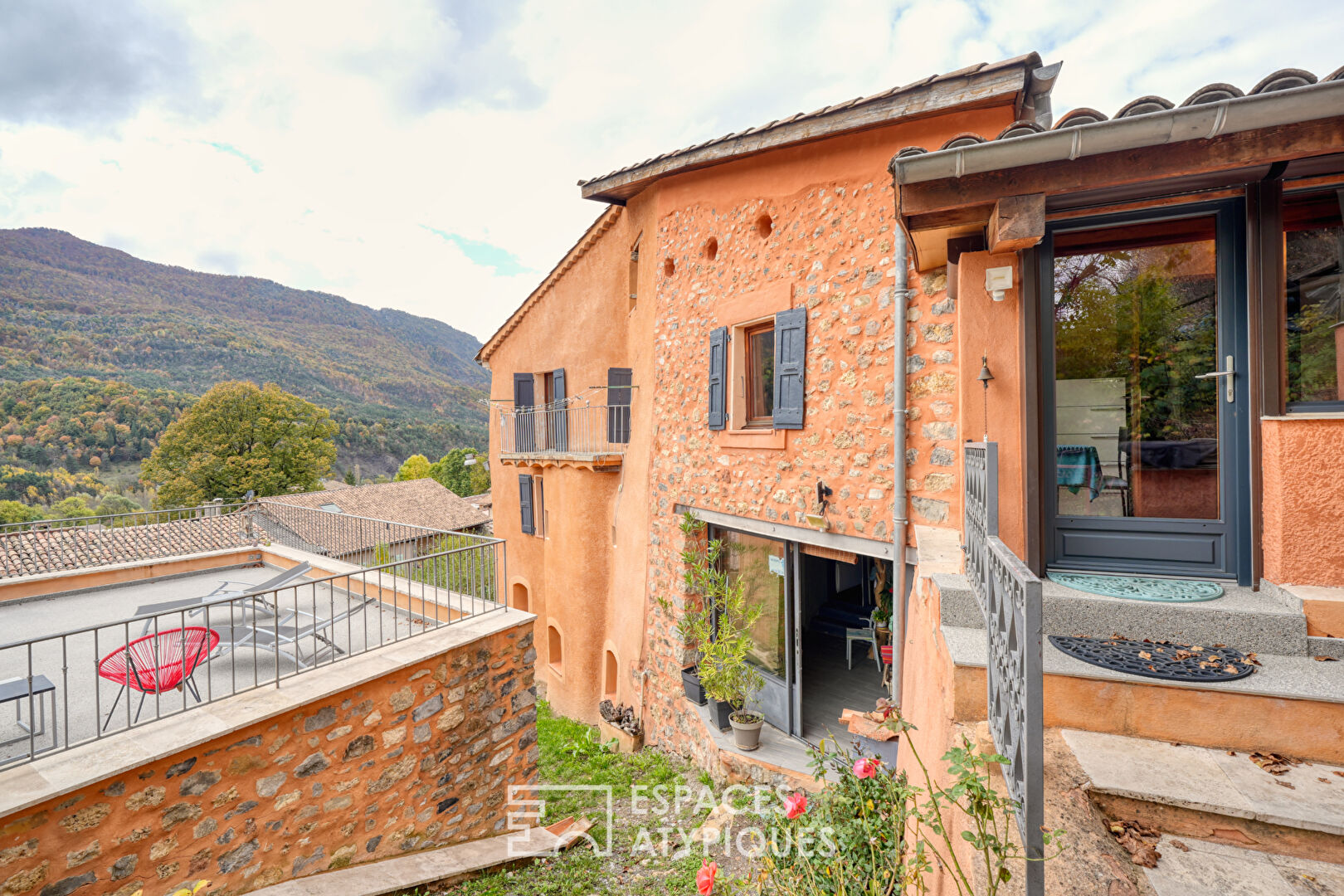 Maison de village avec vue panoramique et jardin