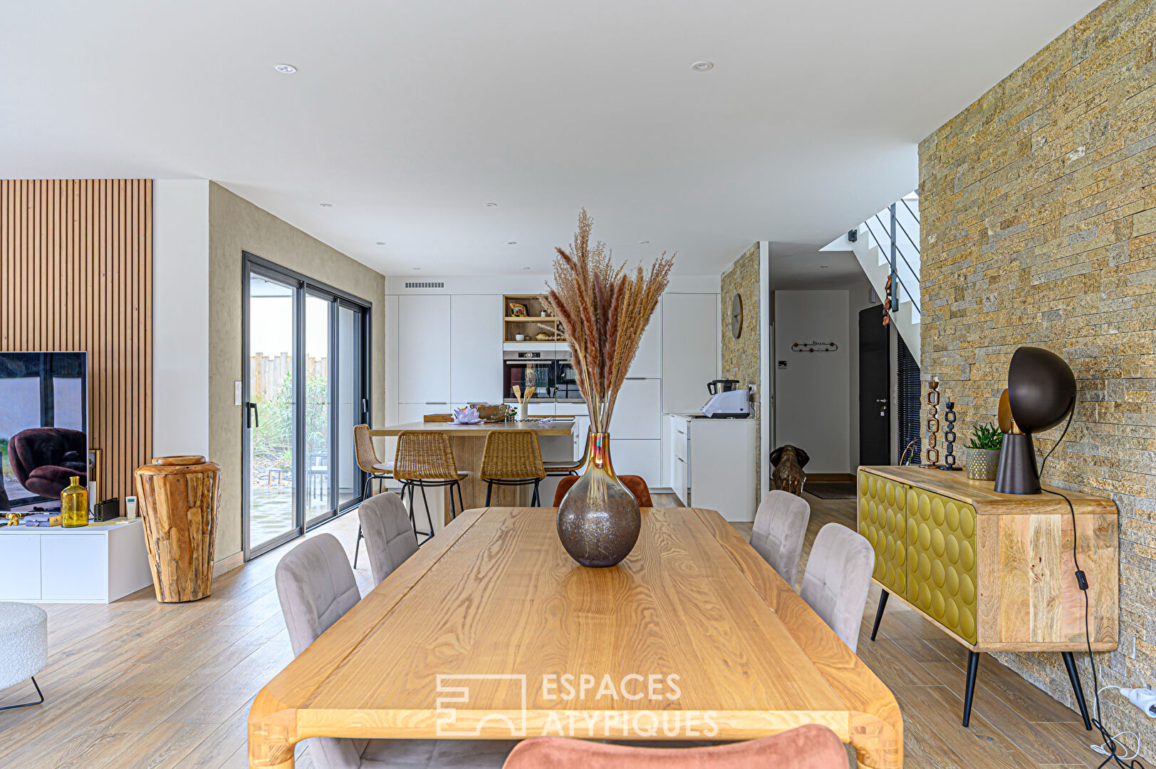 Contemporary with its landscaped garden in Vannes