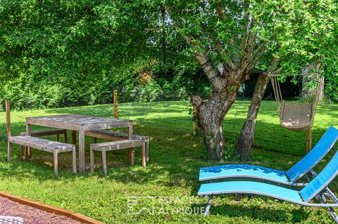 Family property with a 201m2 outbuilding, swimming pool and bucolic garden