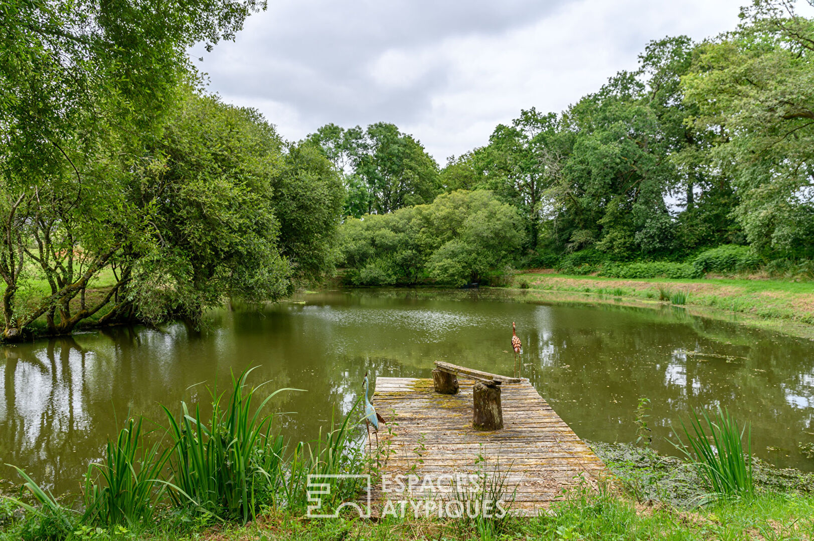 Propriété de charme à Berric avec son parc paysager et son étang