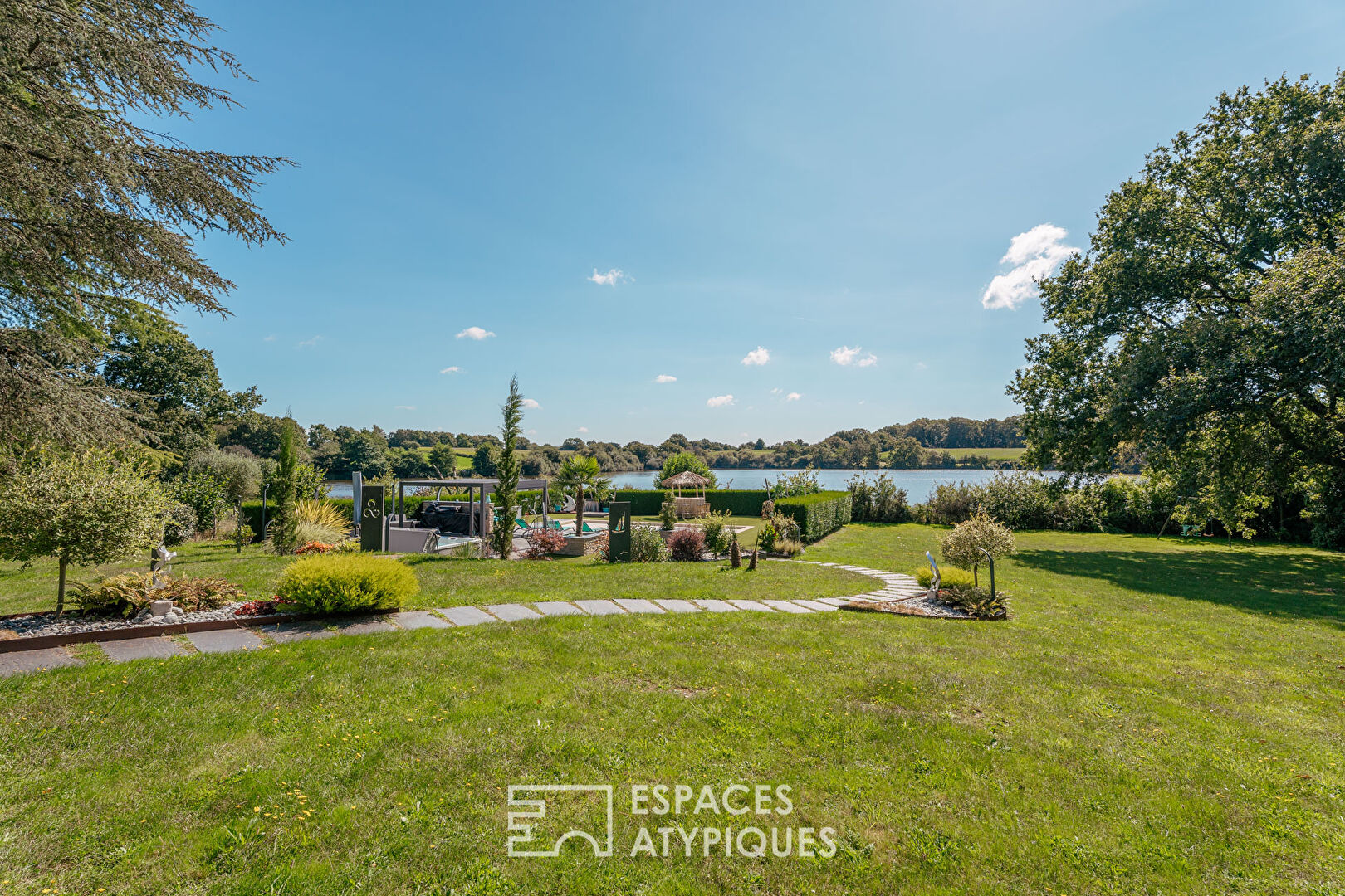 House in its exceptional setting near Vannes