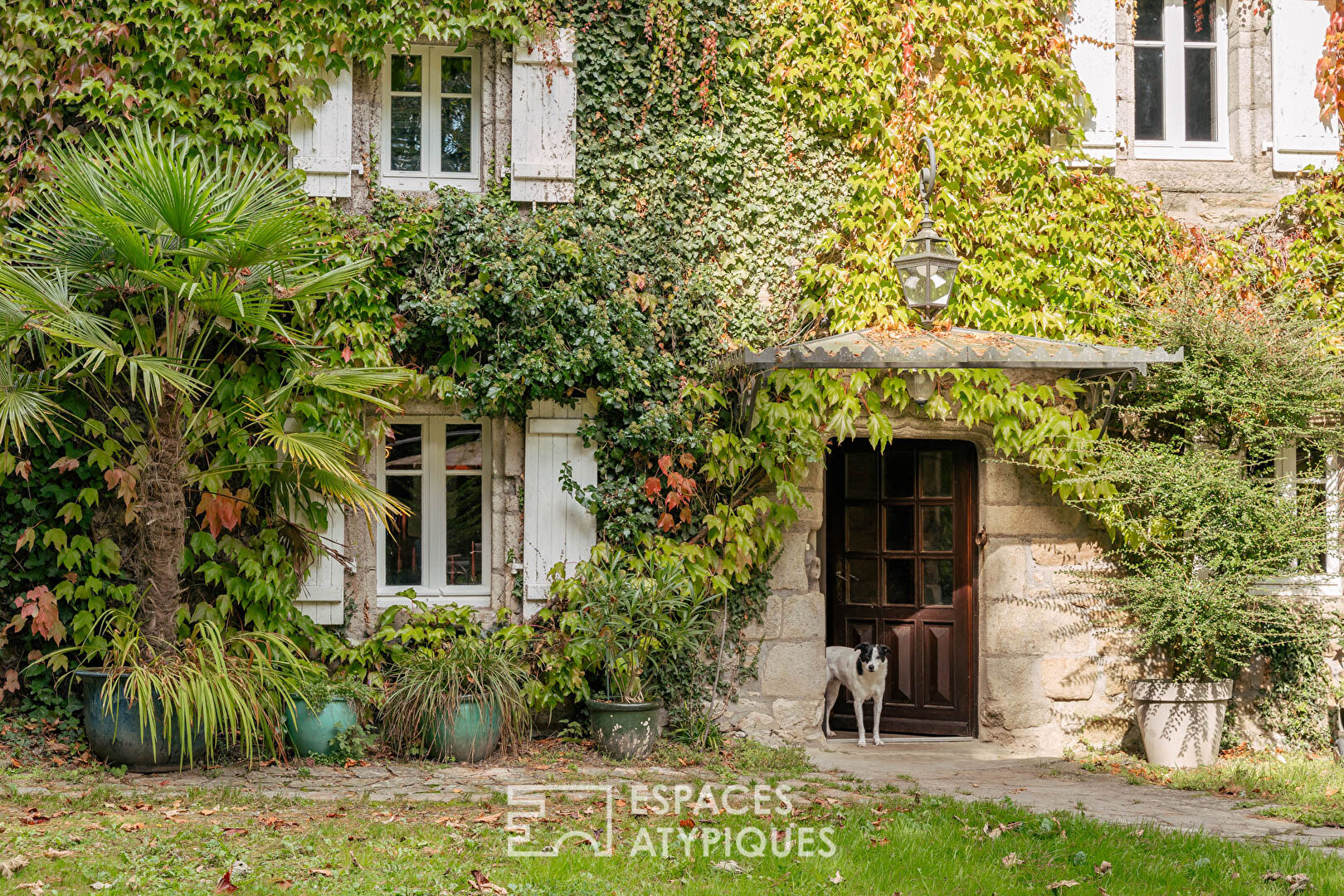 Manoir du XVI siècle dans son parc arboré proche des plages