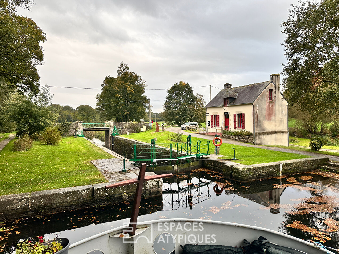 Péniche avec terrasse 