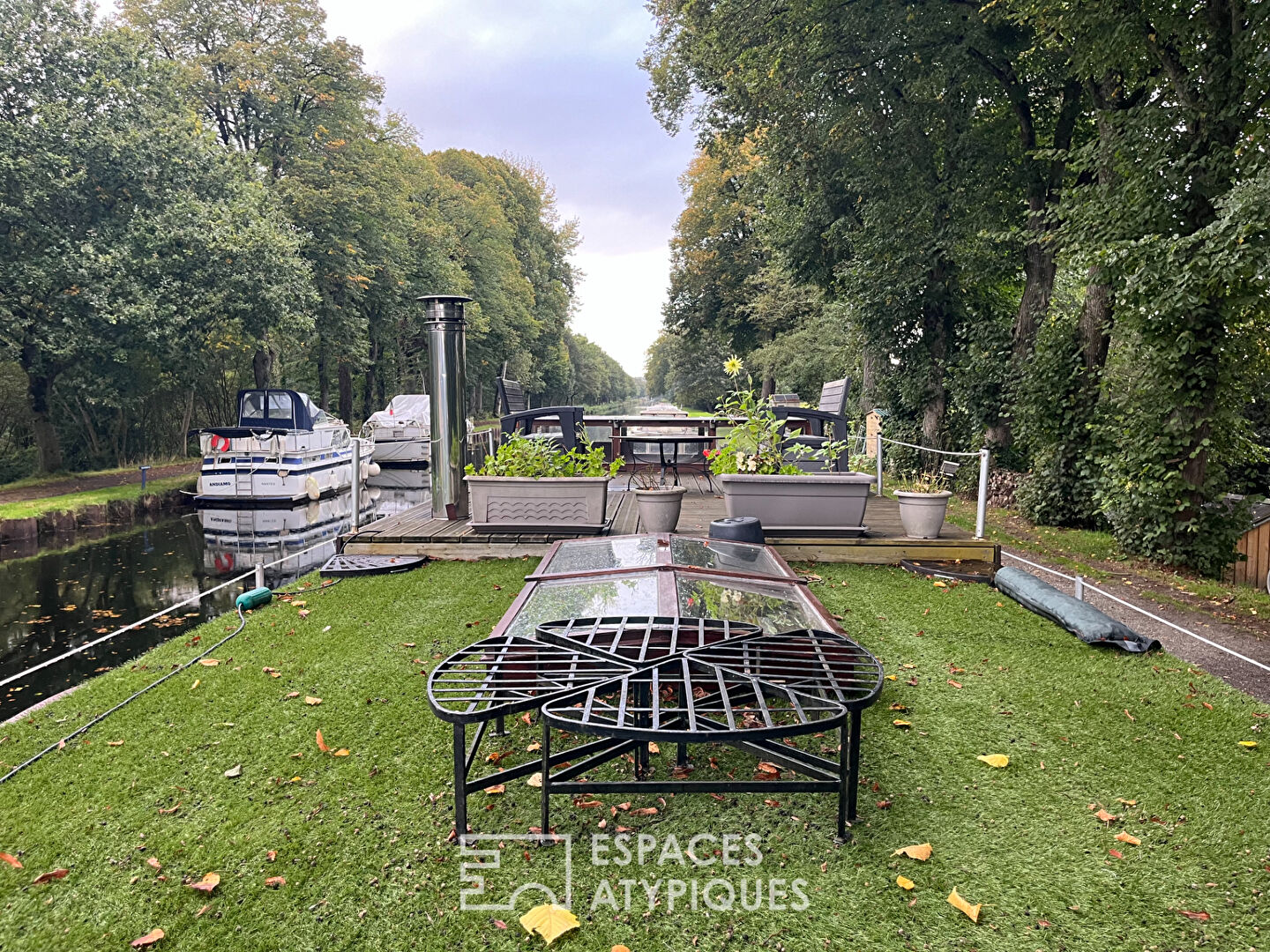 Péniche avec terrasse 