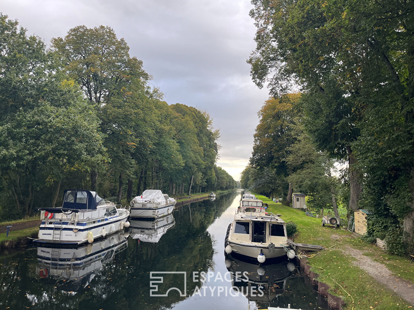 Péniche avec terrasse 