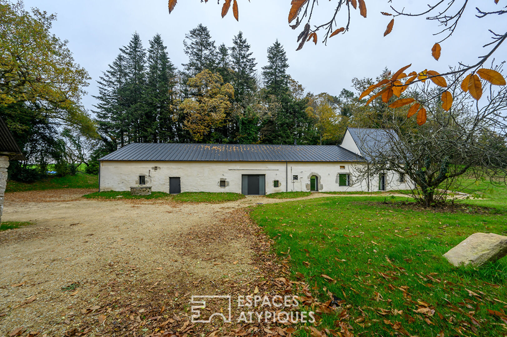 Elegant renovated farmhouse in a quiet environment