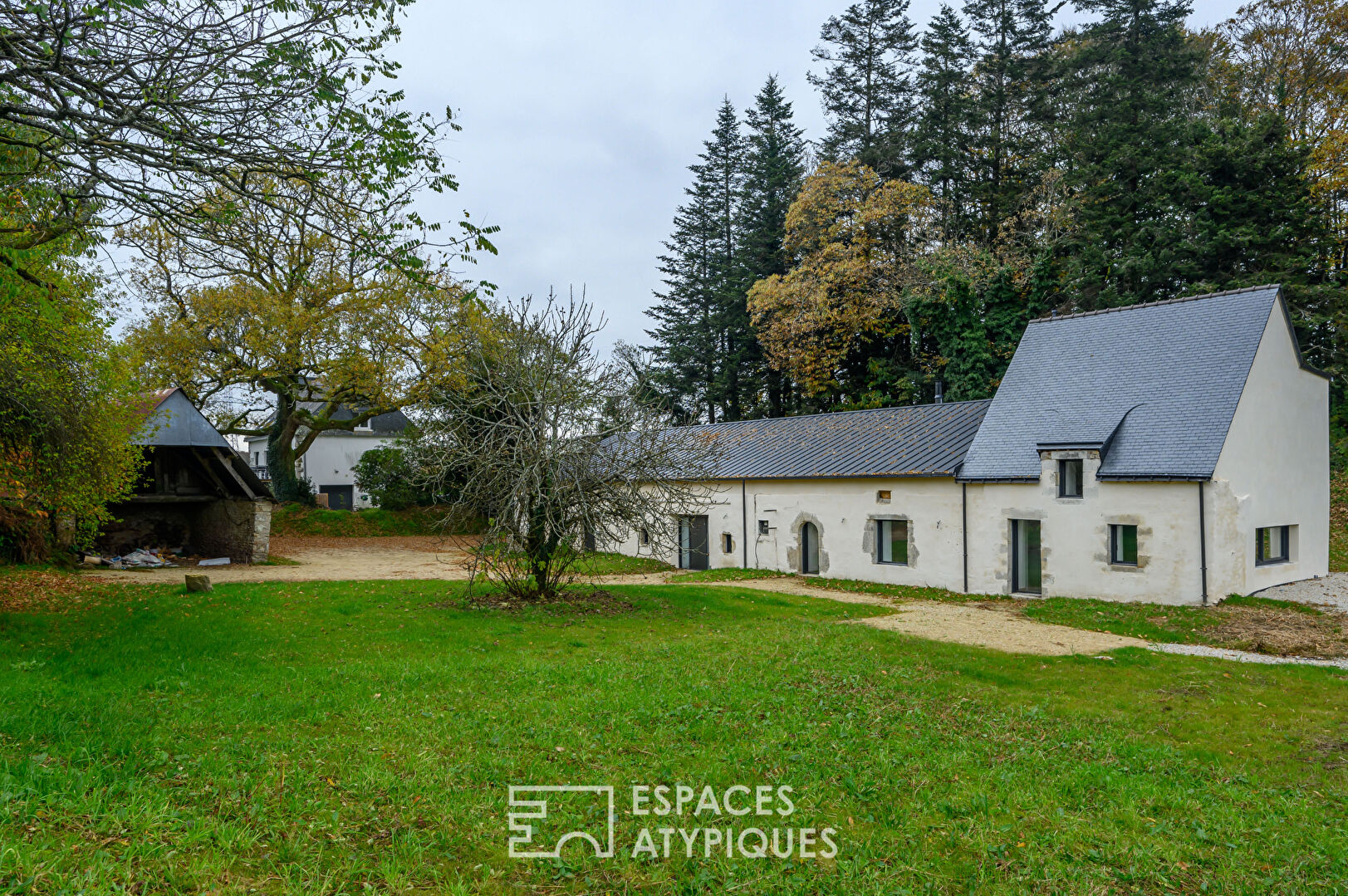 Elegant renovated farmhouse in a quiet environment