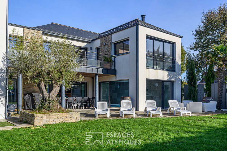 Villa contemporaine avec sa piscine intérieure