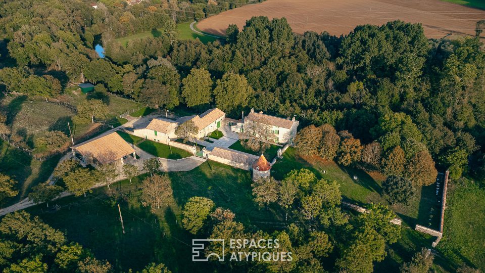 Logis du XVIème dans un cadre bucolique en bord de Sèvre