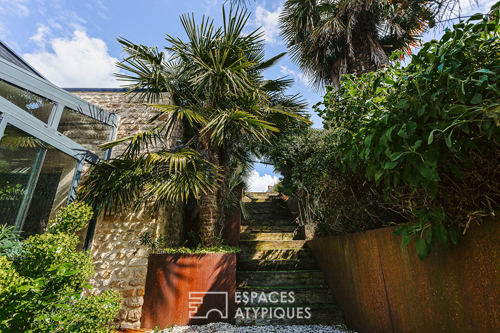 Architect’s house with flat green roof