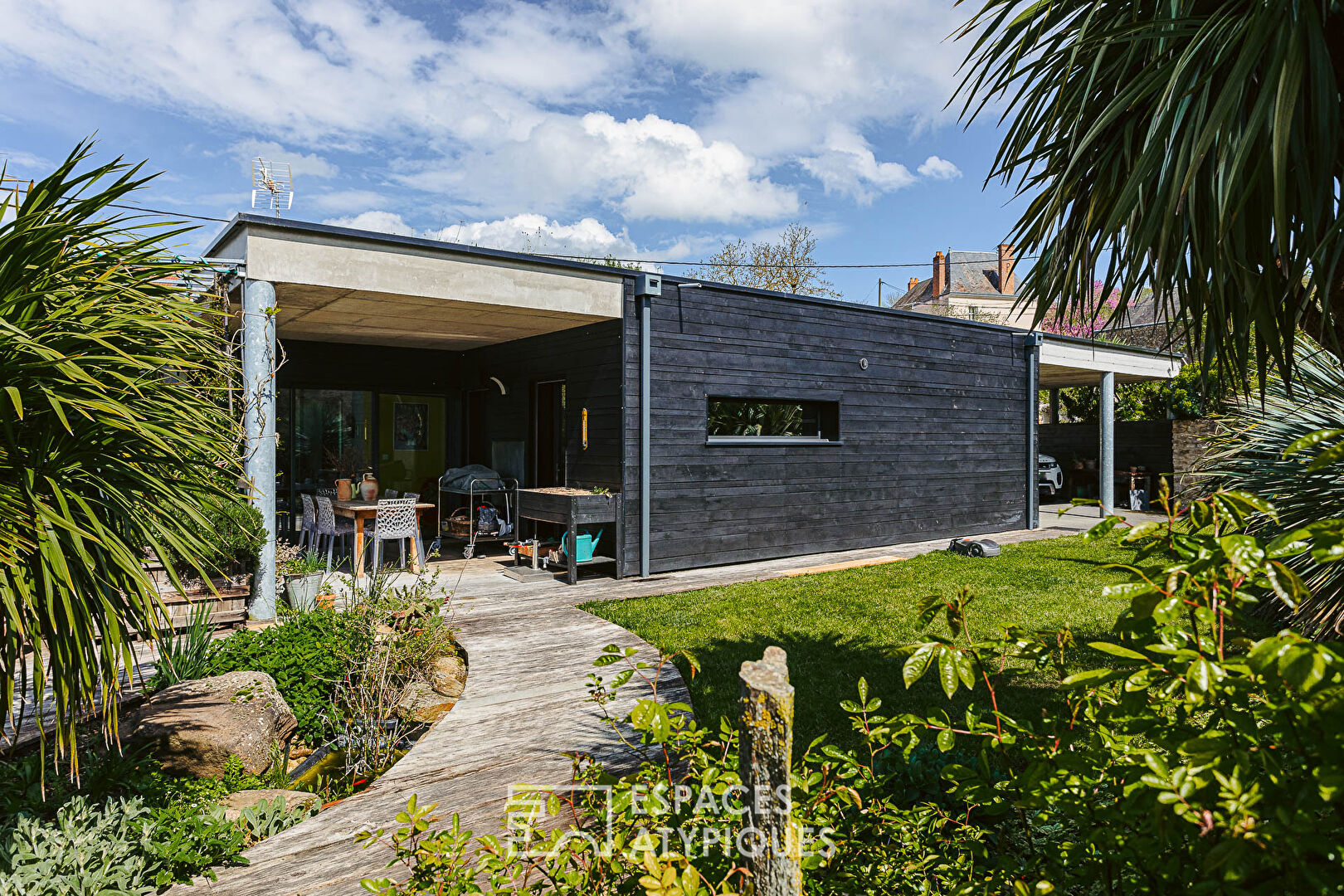 Maison d’architecte au toit plat végétalisé