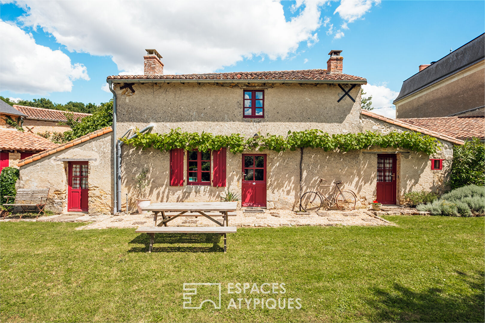 Exceptional property: gîtes and guest rooms in a bucolic environment