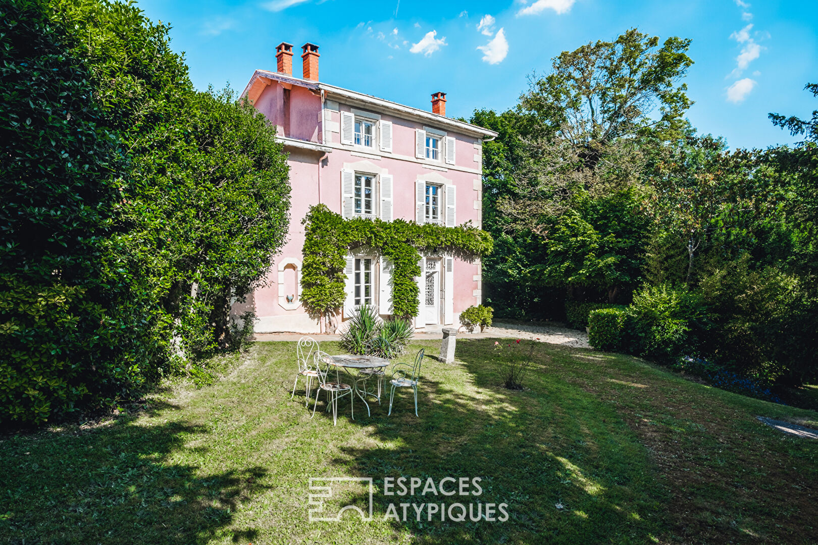 Romantic villa on the banks of the Sèvre Niortaise