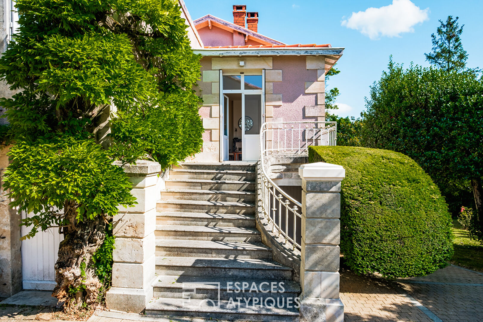 Romantic villa on the banks of the Sèvre Niortaise
