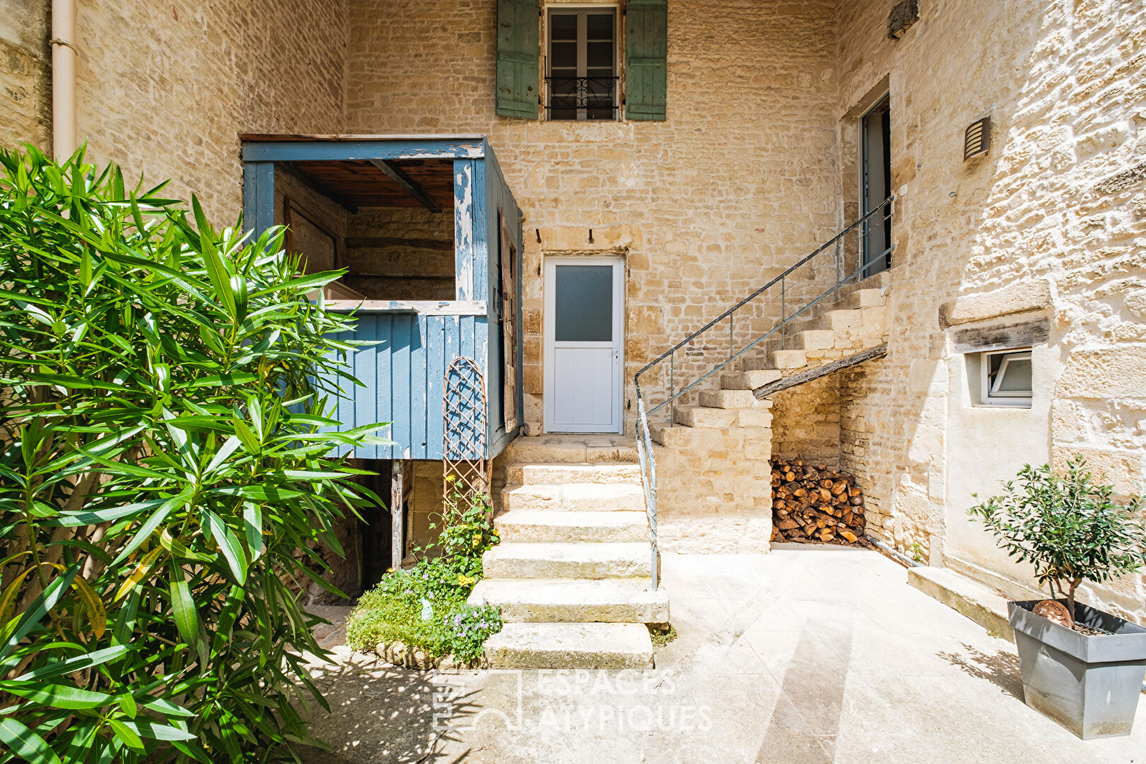 Former factory turned family home in Mauzé