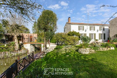 Longère, son chai et sa berge dans le marais poitevin