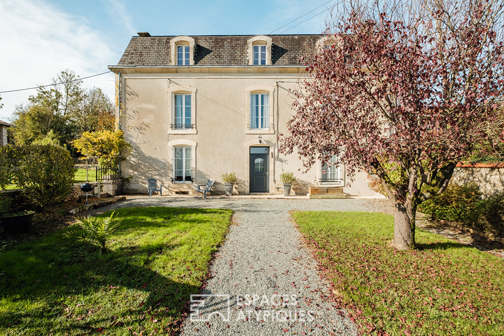 Maison de maître imposante au coeur de la campagne