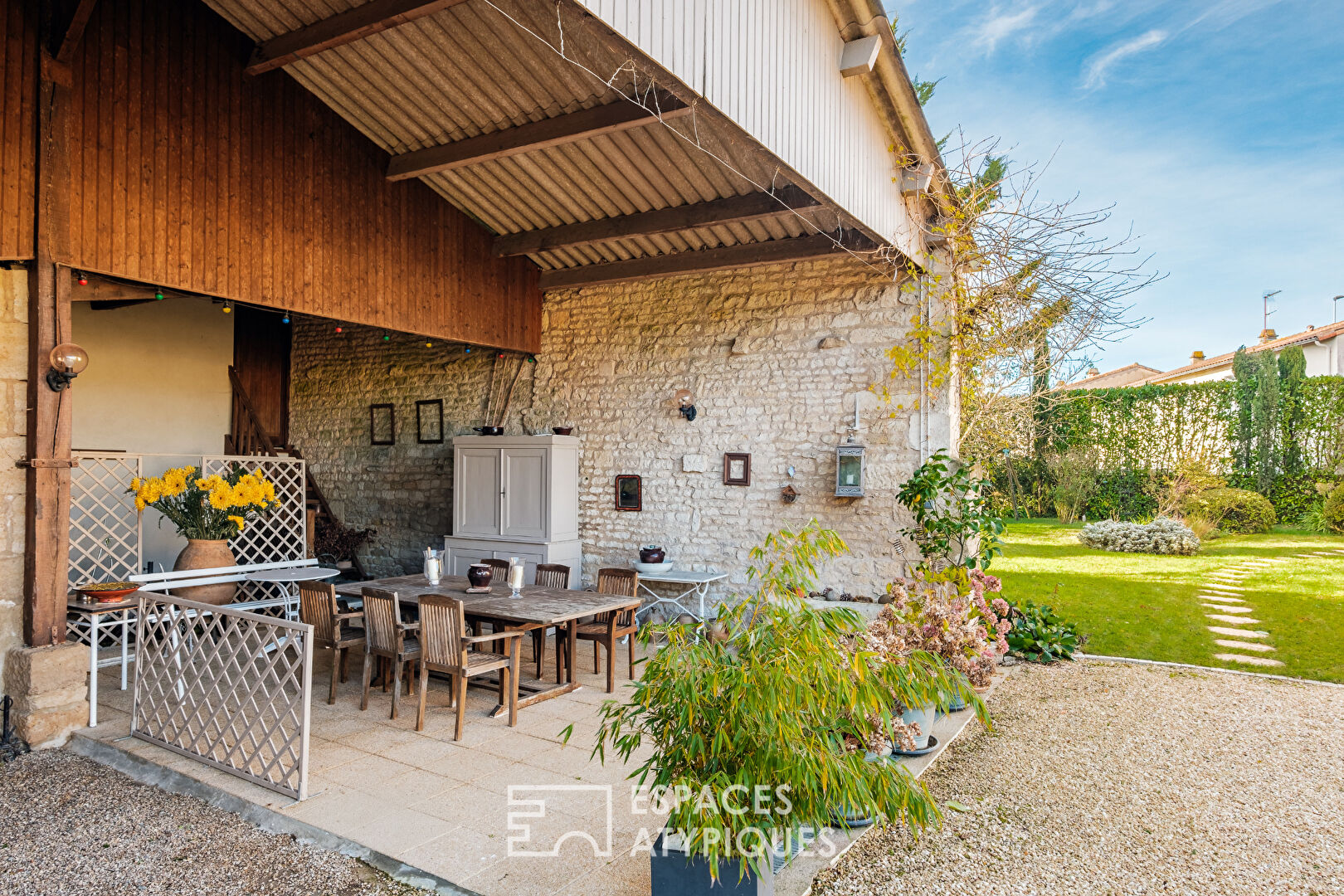 Charmant moulin ancien attenant à sa maison