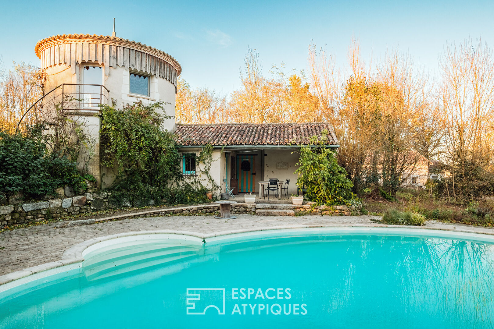 Property with gîtes and swimming pool with bucolic charm