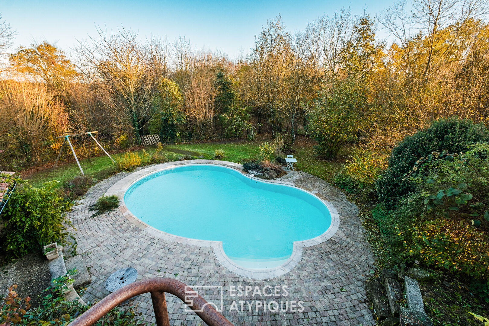 Propriété avec gîtes et piscine au charme bucolique