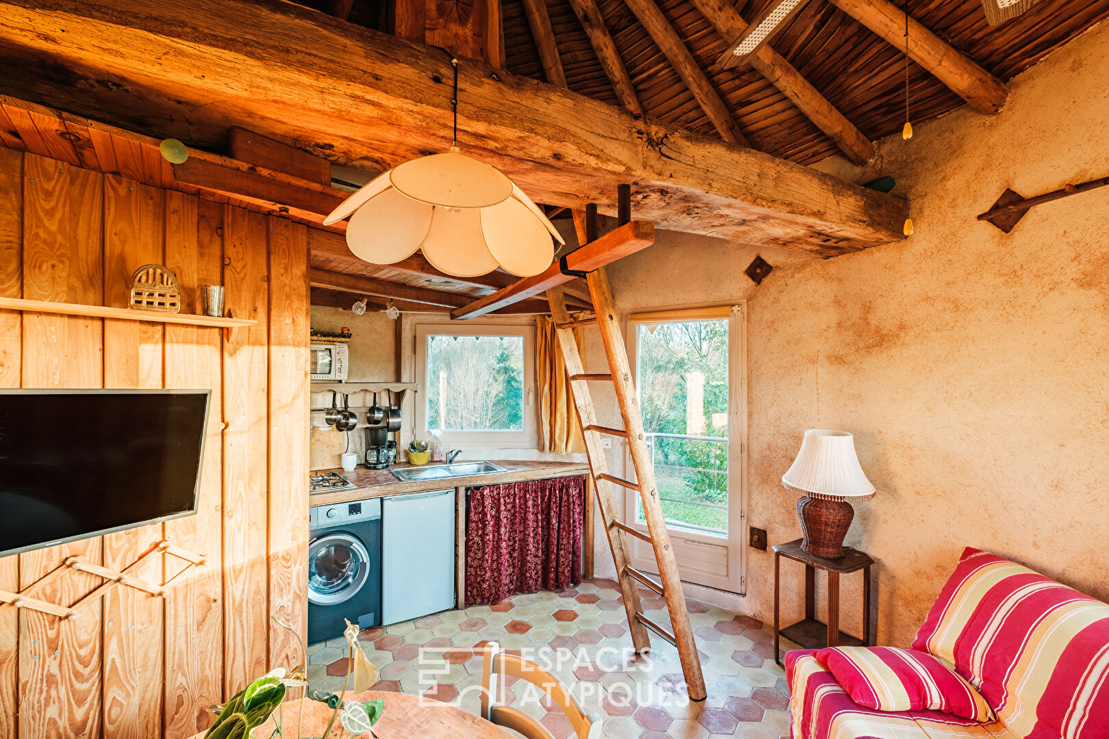 Propriété avec gîtes et piscine au charme bucolique