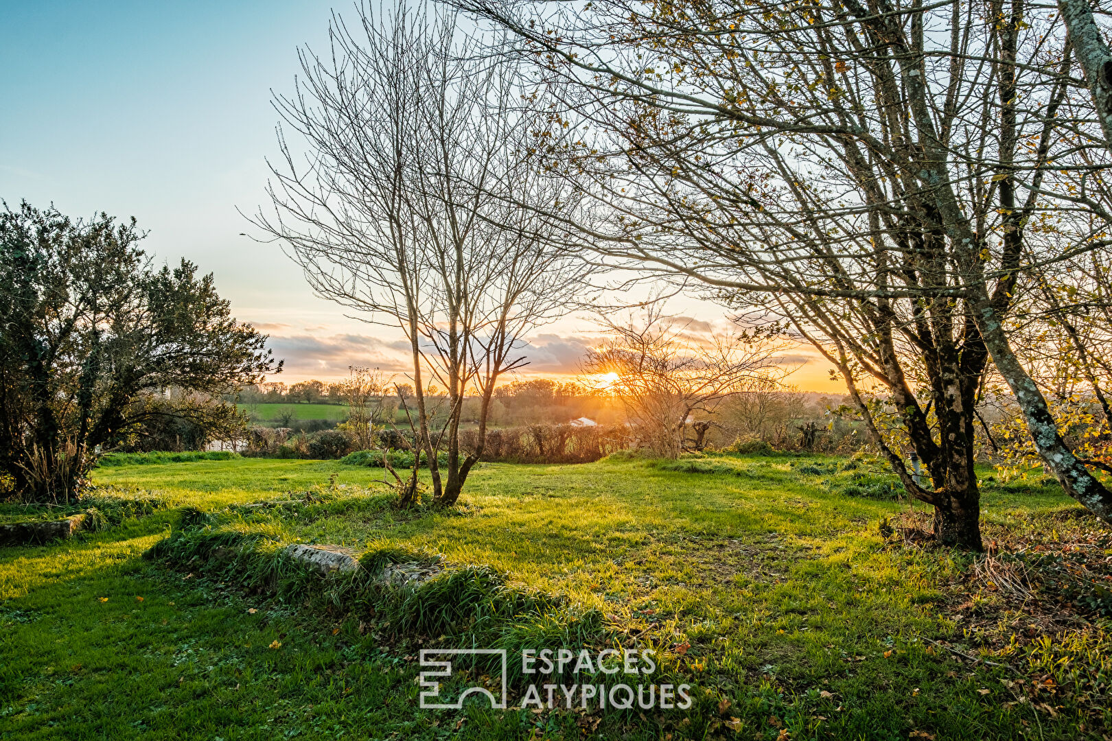 Property with gîtes and swimming pool with bucolic charm