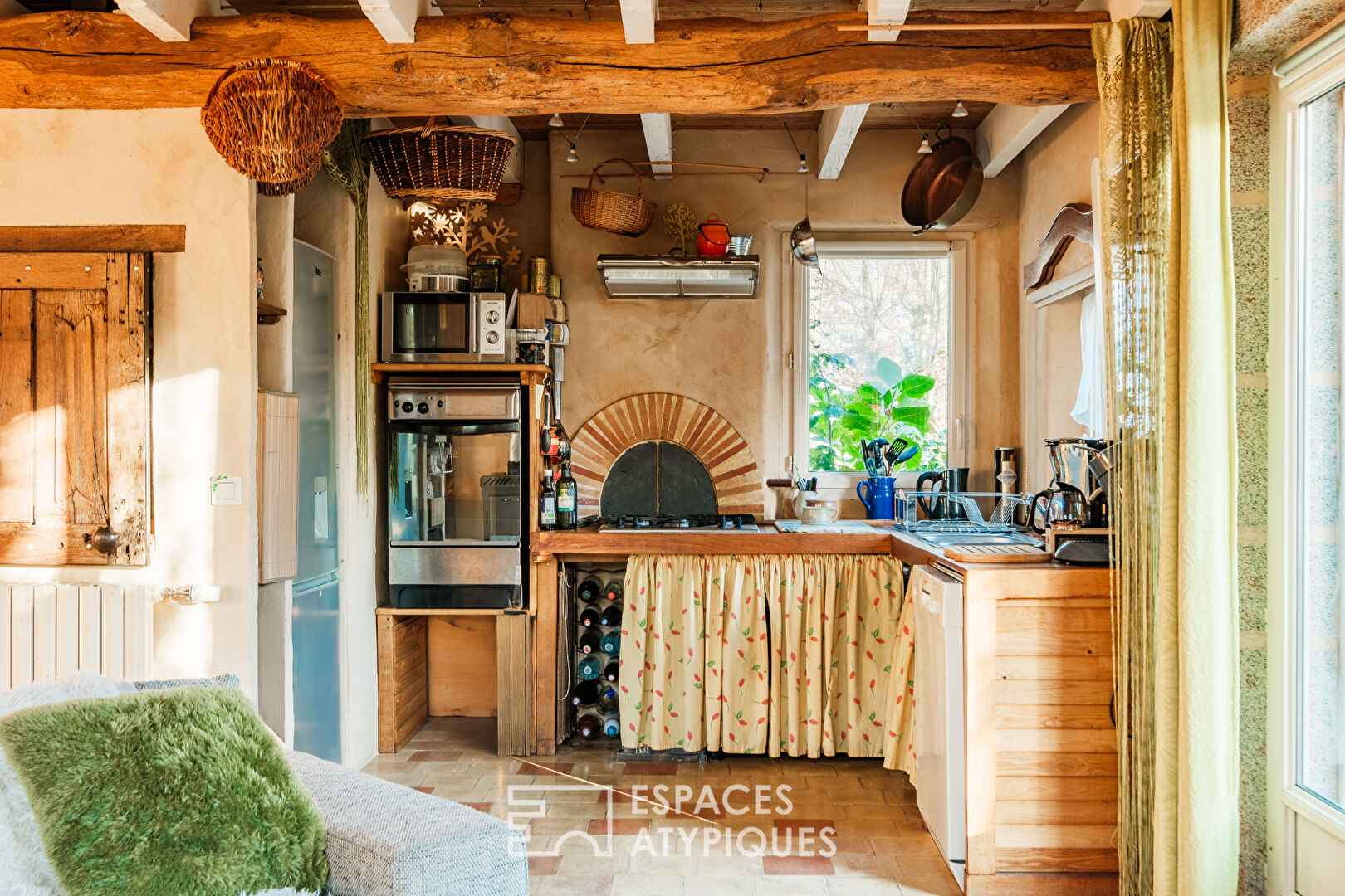 Propriété avec gîtes et piscine au charme bucolique