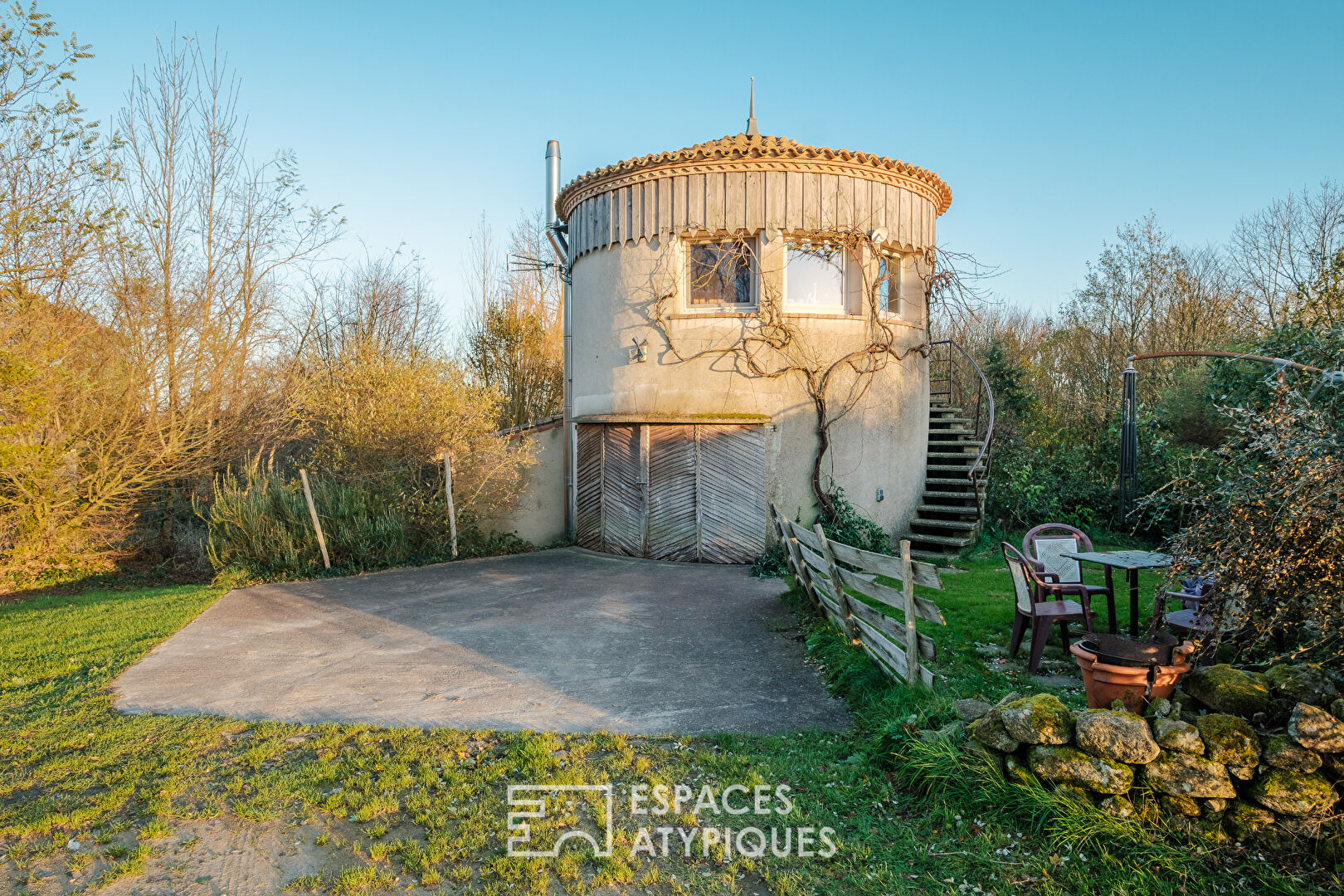 Propriété avec gîtes et piscine au charme bucolique