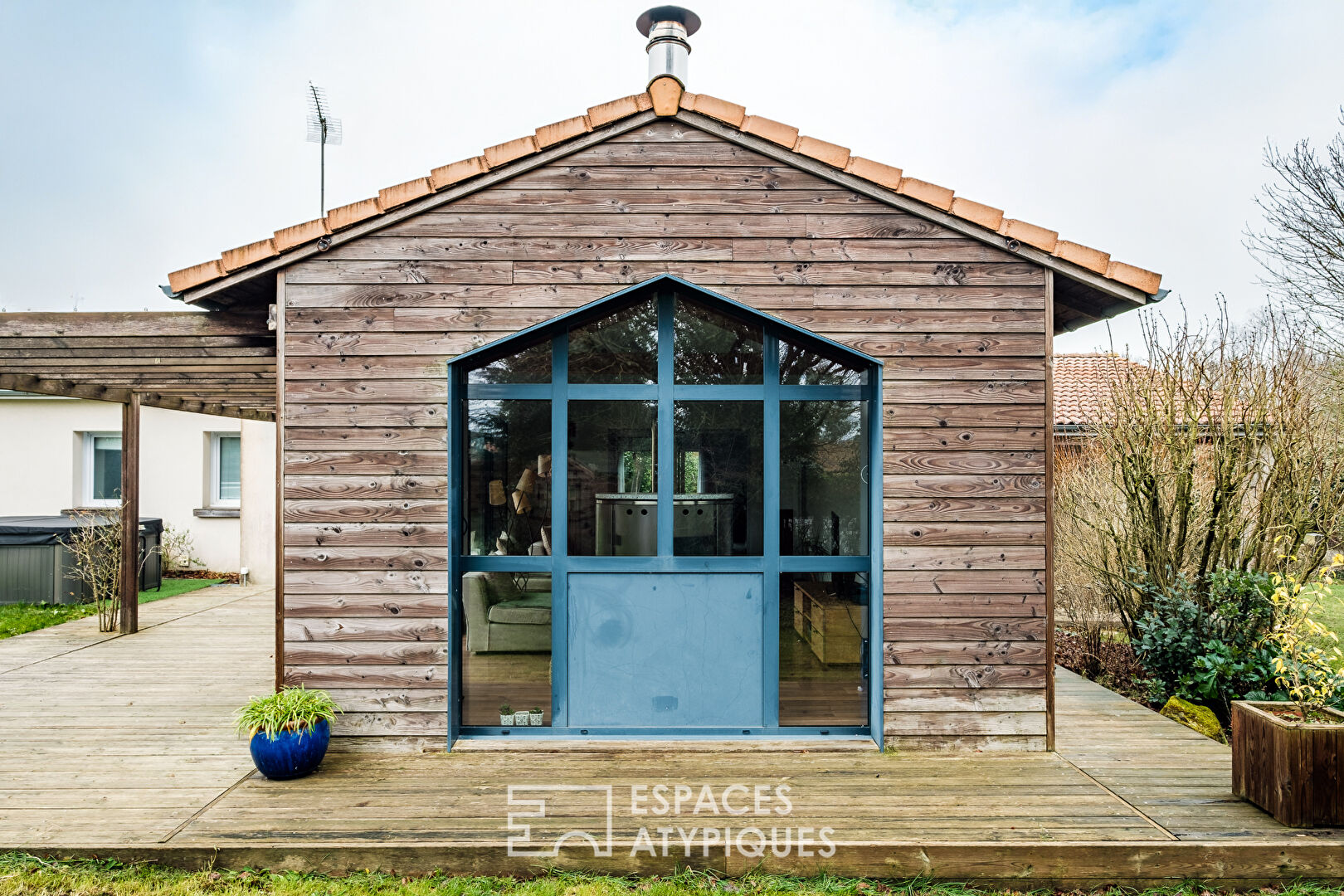 Maison dans un quartier calme avec jardin et jacuzzi