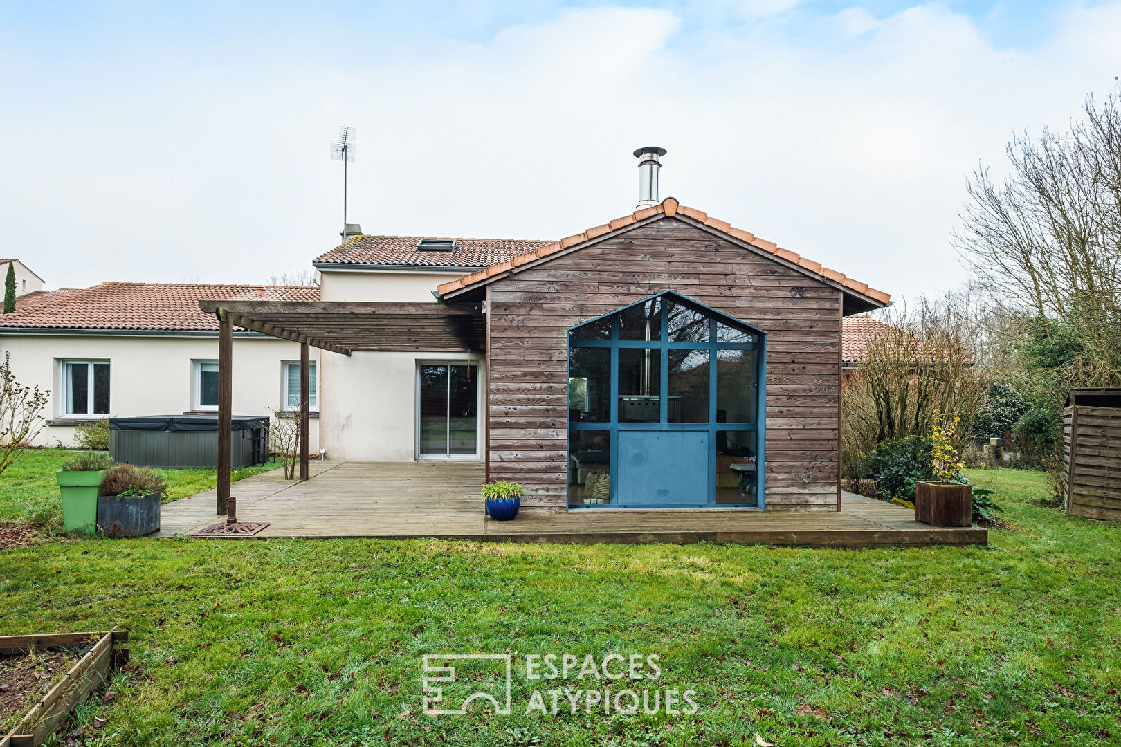 Maison dans un quartier calme avec jardin et jacuzzi