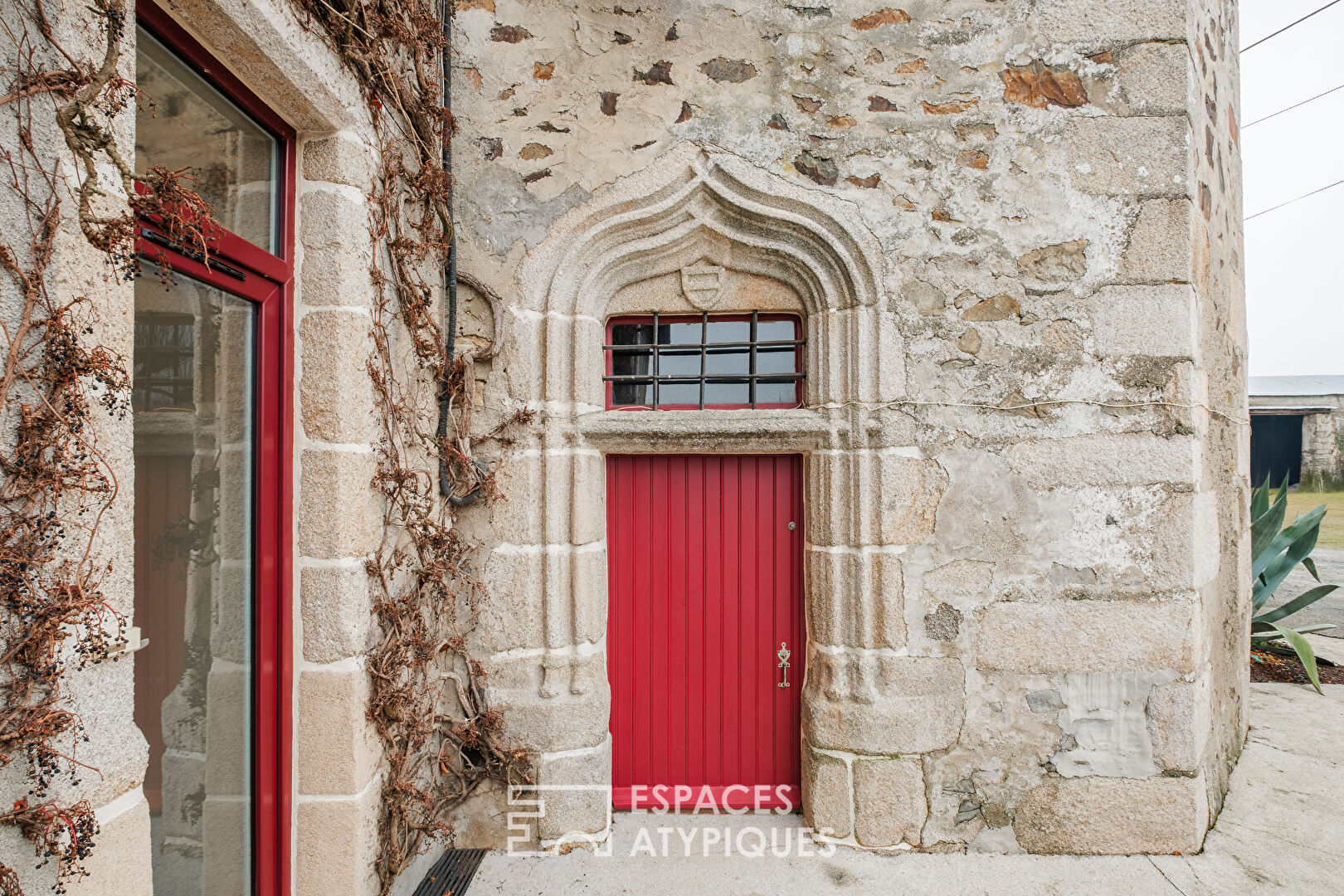 Logis du XIIIème à restaurer et ses deux logements