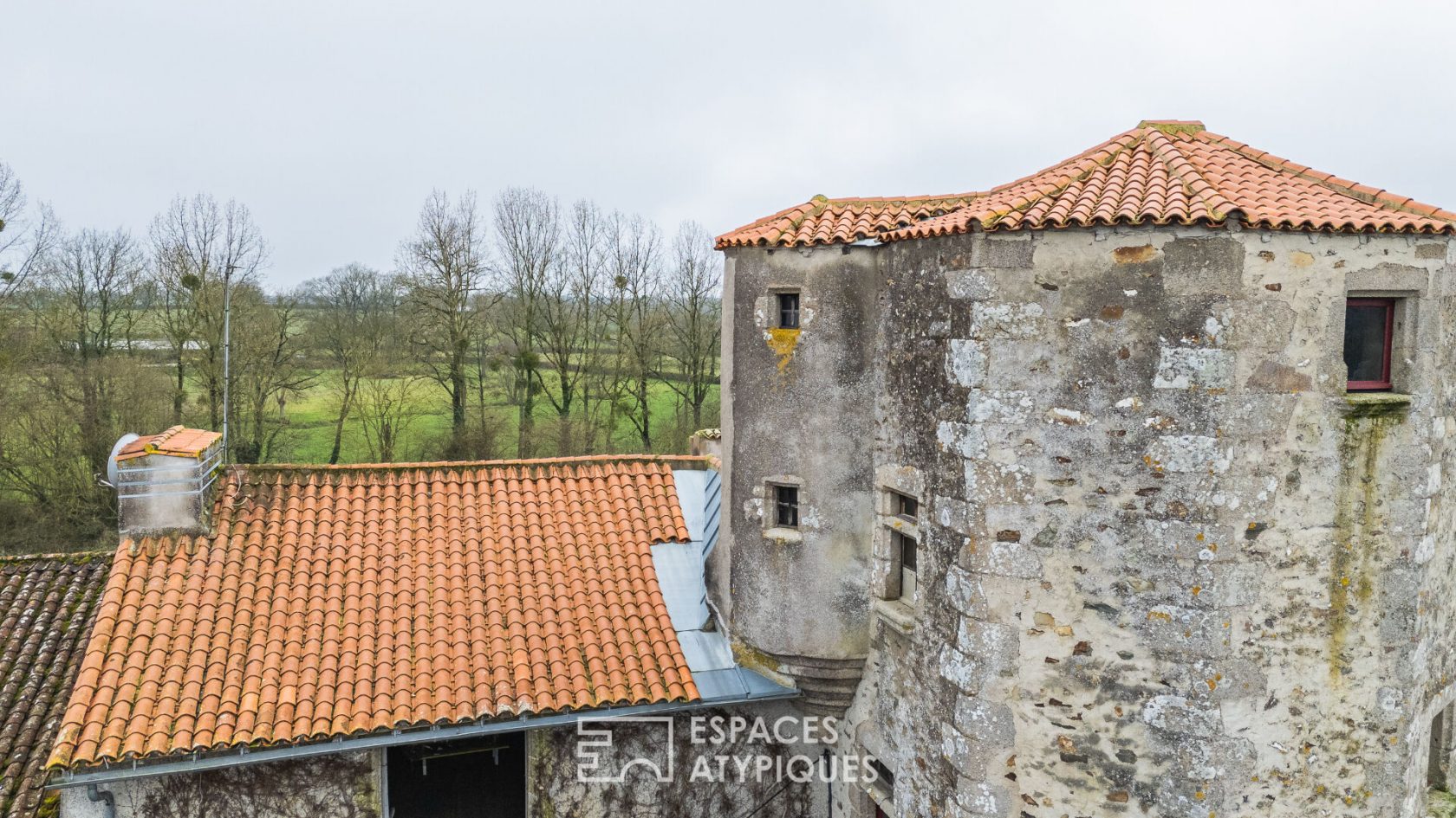 Logis du XIIIème à restaurer et ses deux logements