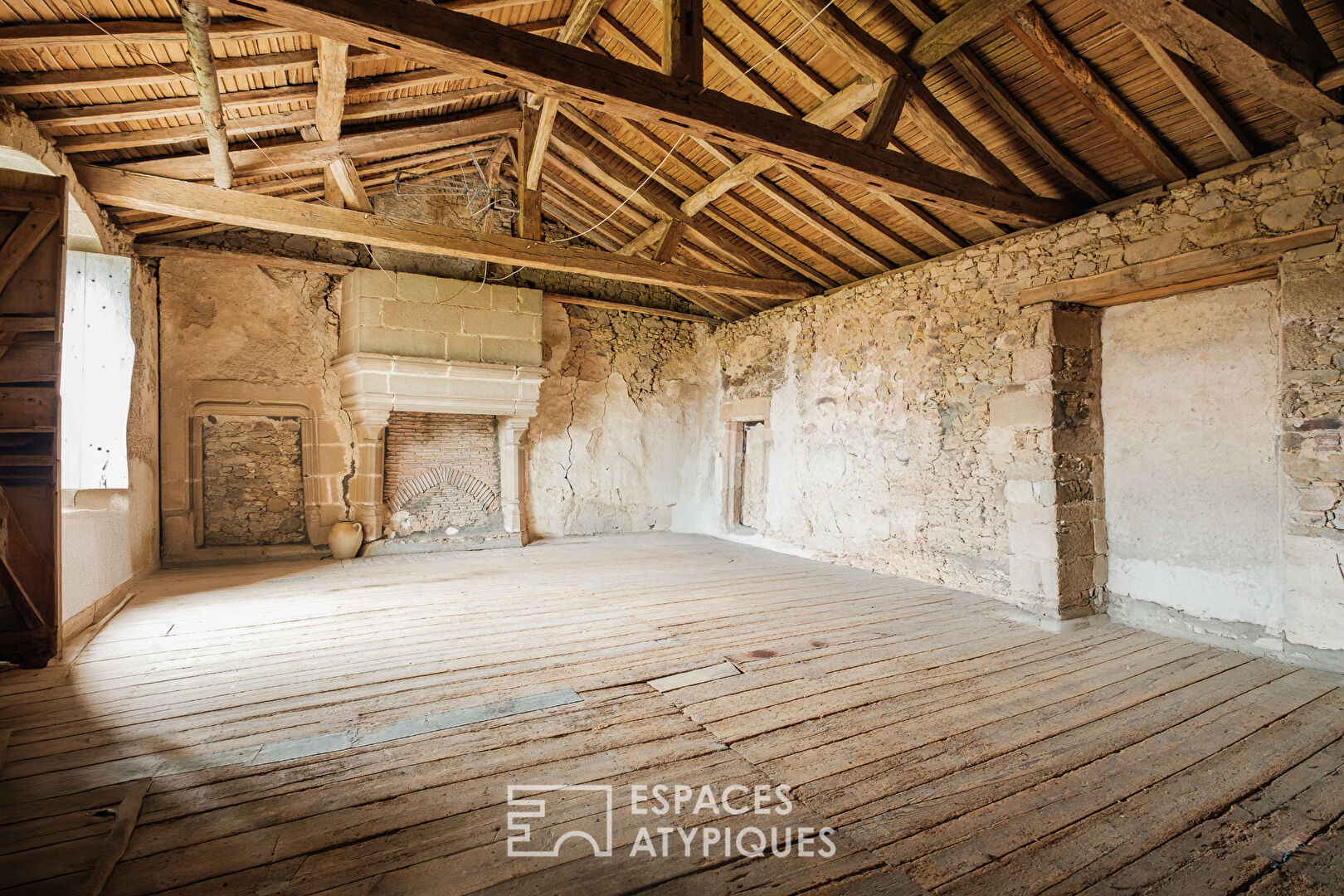 Logis du XIIIème à restaurer et ses deux logements