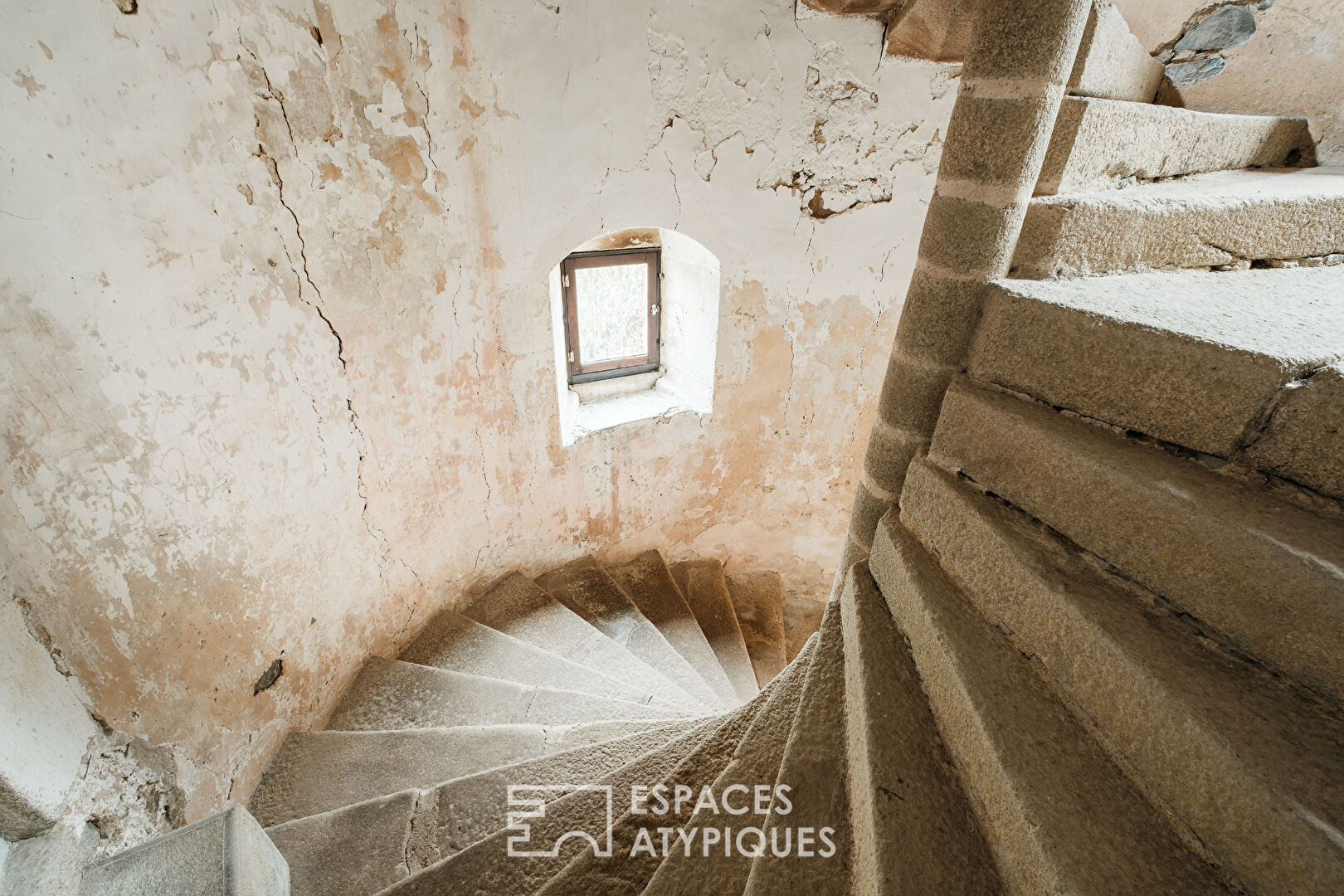 Logis du XIIIème à restaurer et ses deux logements