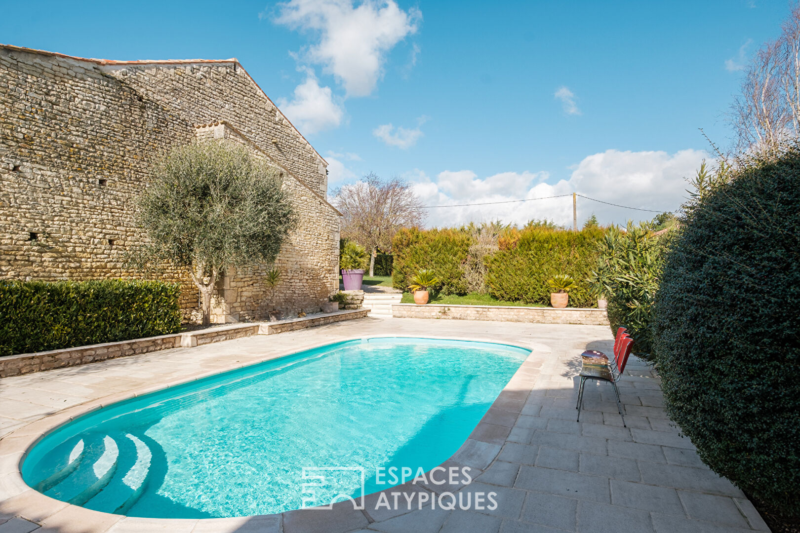 Ancien corps de ferme avec piscine