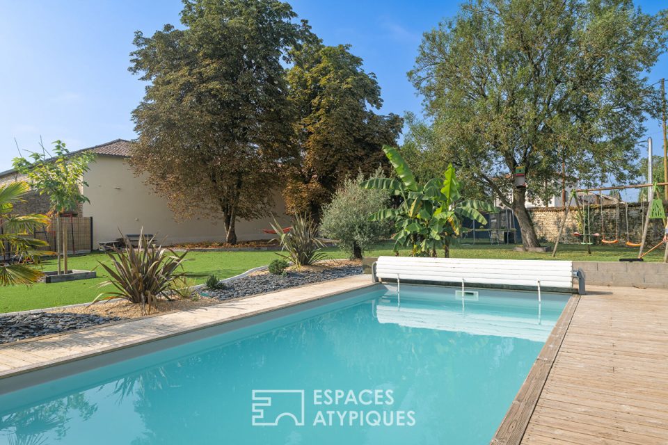 Demeure de charme et sa piscine en plein centre bourg