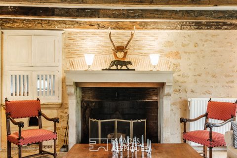 Poitevin farm and its outbuildings nestled in the heart of nature